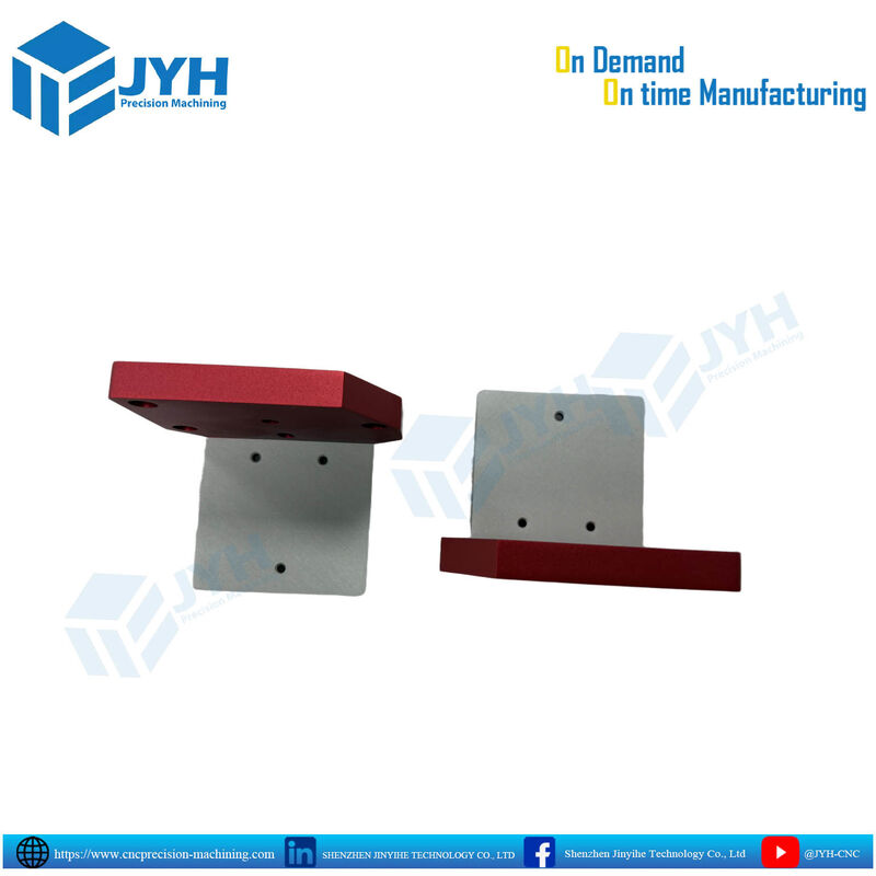 Partes de aluminio anodizado rojo de precisión mecanizada por CNC con zonas parcialmente desanodizadas y resistencia a la corrosión