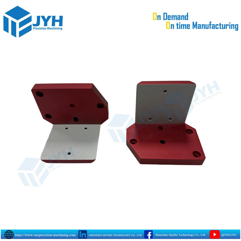 Partes de aluminio anodizado rojo de precisión mecanizada por CNC con zonas parcialmente desanodizadas y resistencia a la corrosión